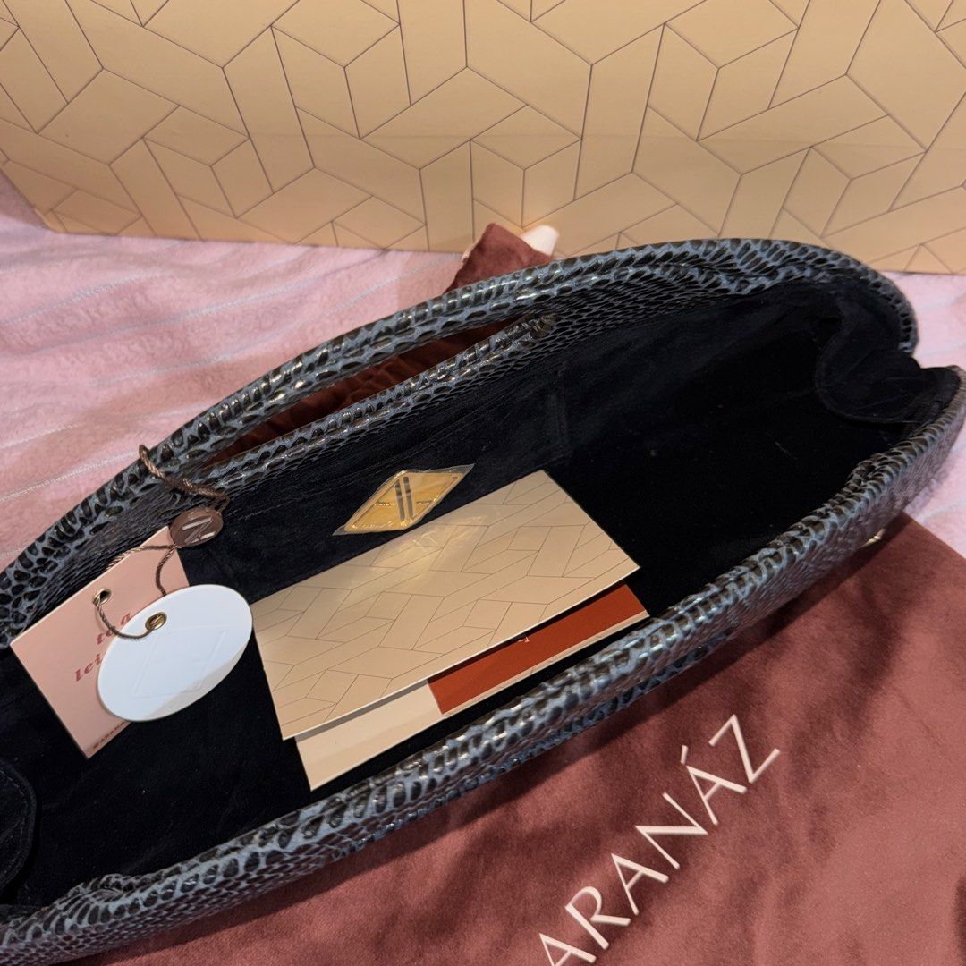 Aranaz Amor 2 Mini in snake skin (Category: Clutches) located in Manila. Submitted by mochi_828 (Listing ID 1462699858, Image 2). Description: 📌 Bought few days ago 📌Has not yet been released online 📌 Very limited stocks (according to Aranaz) .