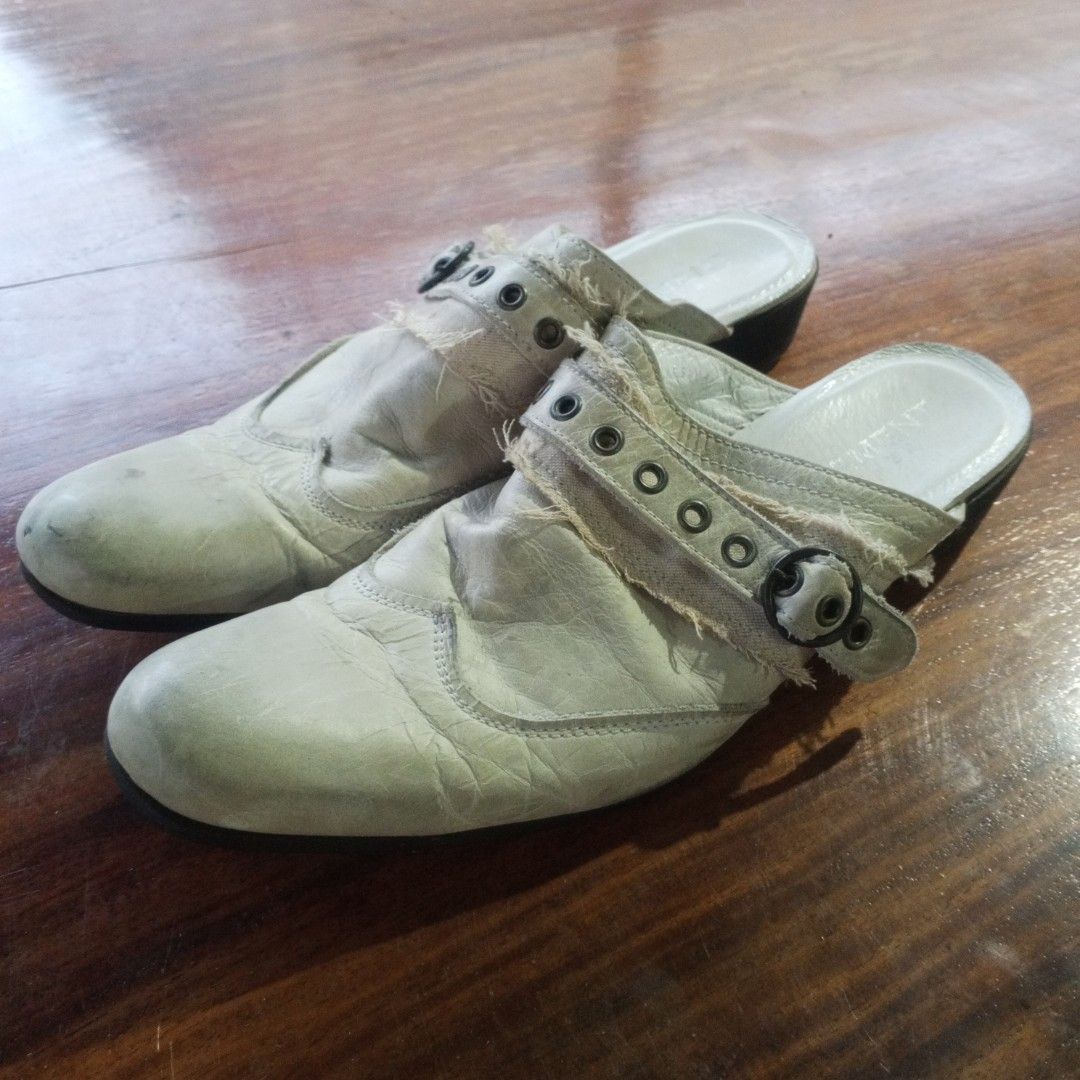 Archive Japan Segment Rupert Buckled Mules (Category: Dress Shoes) located in Baler. Submitted by garmz.dealahhh (Listing ID 1469857153, Image 1). Description: current offer 1.8k+sf until sunday oct 25 8pm Size 2 41-42 signs of usage as seen on photos.
