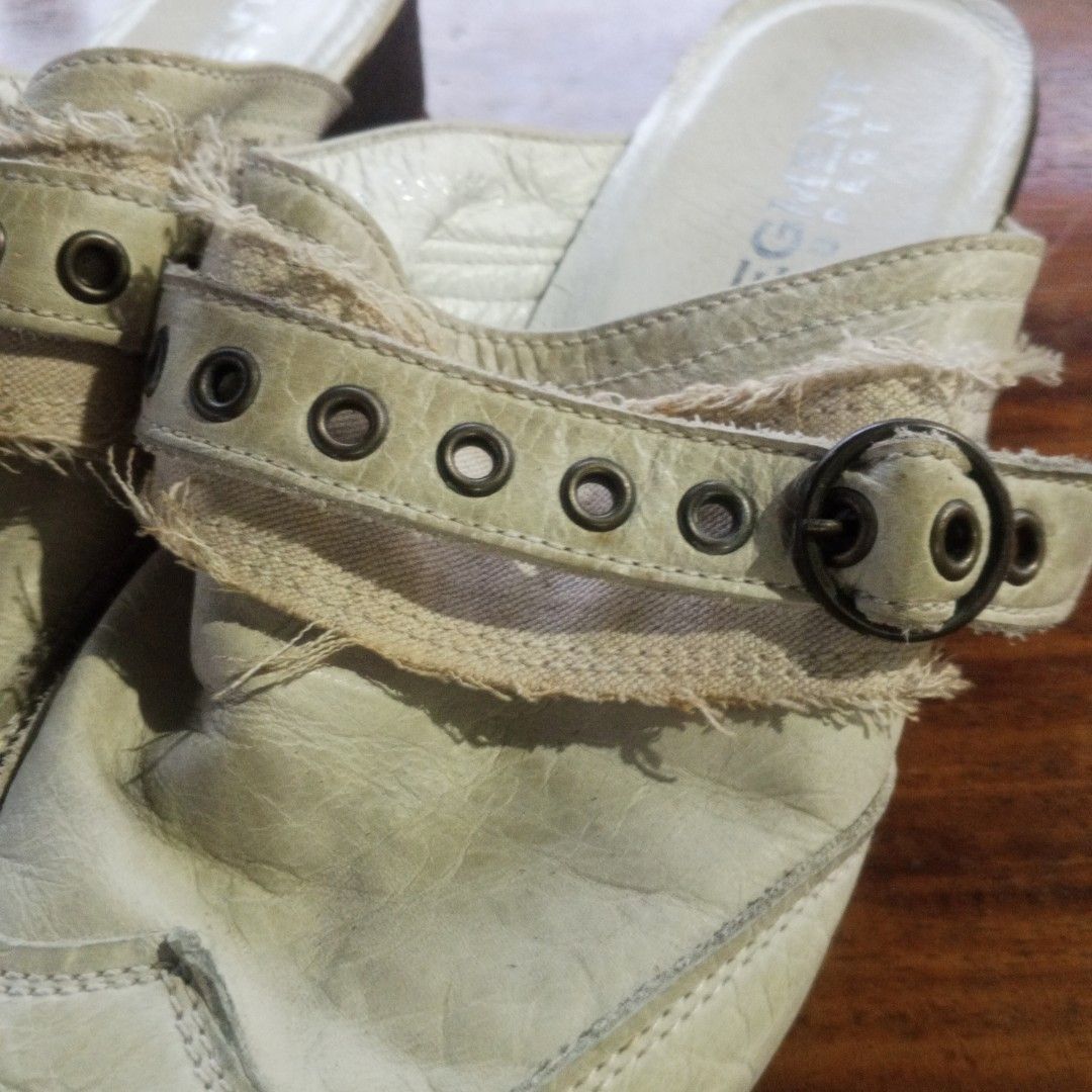 Archive Japan Segment Rupert Buckled Mules (Category: Dress Shoes) located in Baler. Submitted by garmz.dealahhh (Listing ID 1469857153, Image 3). Description: current offer 1.8k+sf until sunday oct 25 8pm Size 2 41-42 signs of usage as seen on photos.