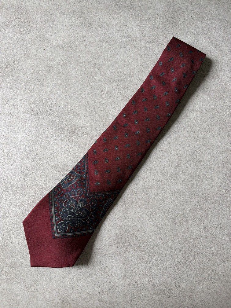 Arioso Ara Paisley Necktie (Category: Ties) located in Pasig City. Submitted by chamoisee (Listing ID 1469808520, Image 1). Description: Arioso Ara Paisley Necktie.