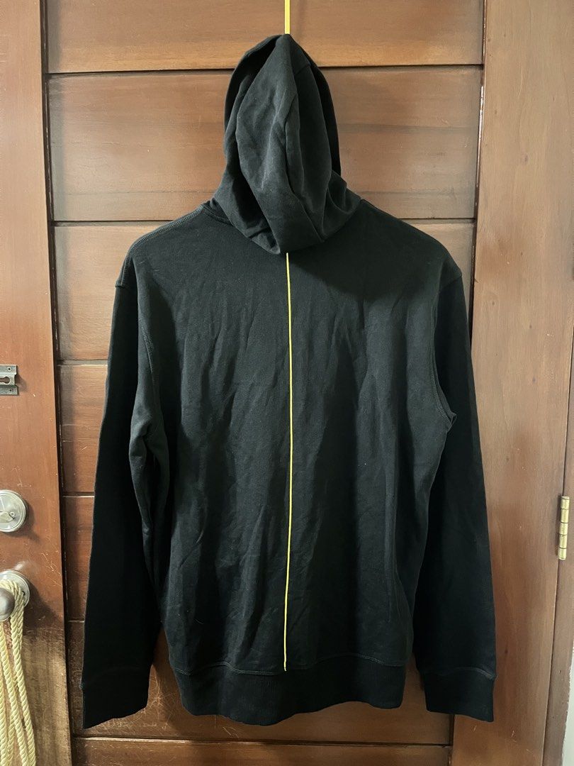 Armani exchange hoodie script jacket in black (Category: Luxury Apparel) located in Manila. Submitted by all.love.thrift.shop.v2 (Listing ID 1469871096, Image 3). Description: For sale! Armani exchange hoodie Size medium Excellent condition ₱1,499 + sf As is, No return No exchange No refund Color may vary due to lighting All items are cleaned before shipping Payment first via gcash/maya/gotyme/maribank bank transfer 💰 Ship via LBC/J&T/Lalamove �