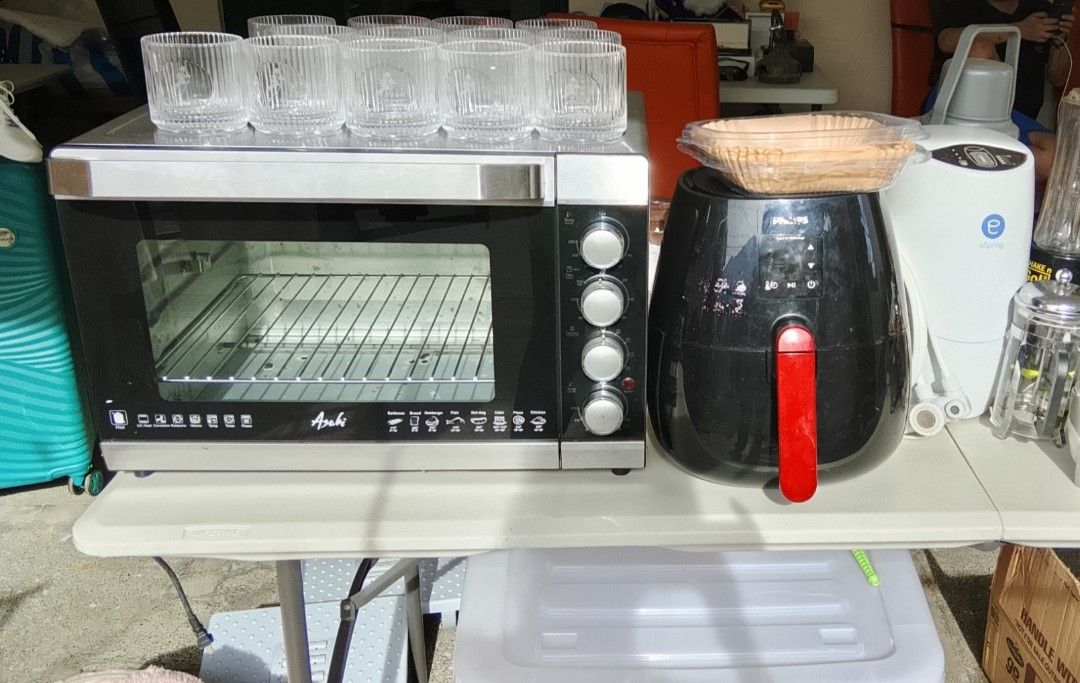 Asahi Electric Oven philips airfyer espring (Category: Ovens & Toasters) located in Paranaque City. Submitted by paras0620 (Listing ID 1469823148, Image 1). Description: - Brand/Model: Asahi Electric Oven with a stylish silver finish - Condition: Super clean interior and exterior, works great - Perfect for: Easy baking and roasting meals at home - Included: Wire rack inside - Bonus: Top holds 10 clear ribbed glass cups - Ideal for home cooks and 