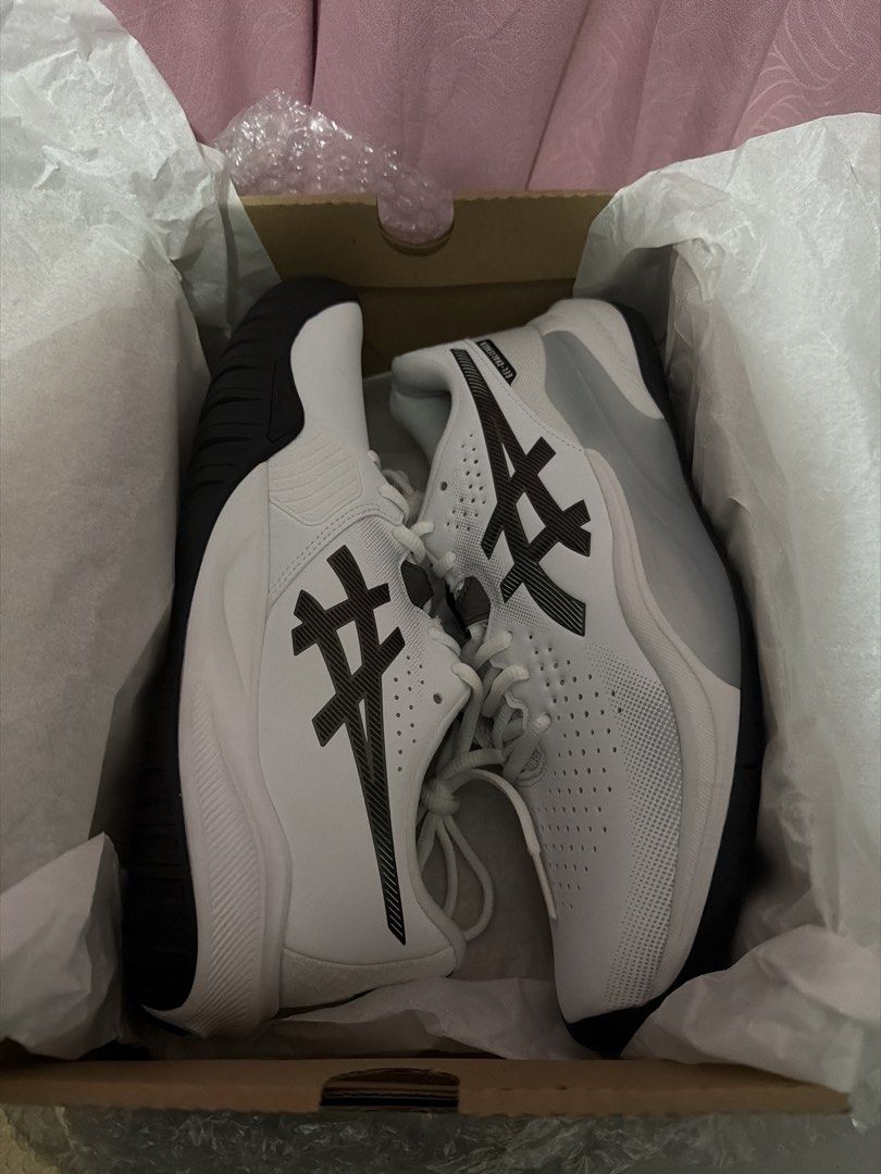 Asics Gel Challenger 15 Tennis (Category: Racket and Ball Sports) located in Makati City. Submitted by rafaelle.aa (Listing ID 1469872677, Image 2). Description: Brand New! Asics Gel Challenger Gun Metal Black and White 15 size US9 UK8 EUR42.5 27CM Maluwag po sa akin. From Japan kakadating lang ng Oct 23, 2026 🥲 Selling this for 6,300 Pesos - mabawi lang po yung shipping 🥲 .