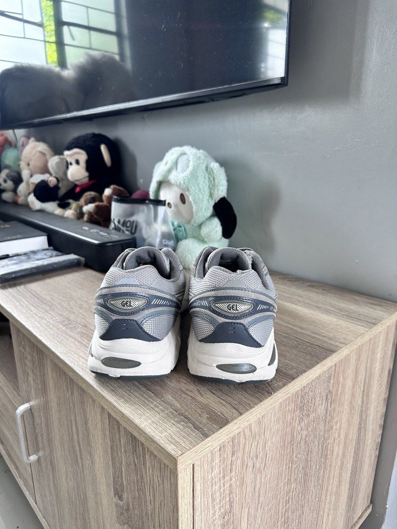 Asics Gel Gt 2160 (Category: Casual Shoes) located in Manila. Submitted by nilodanzcuadra (Listing ID 1469812867, Image 2). Description: Size 10 mens Excellent condition Loc: north caloocan.