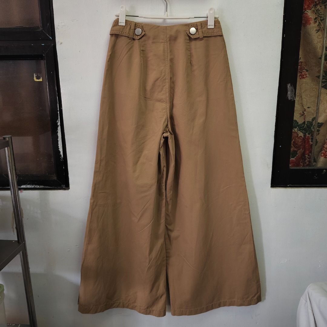 ASOS Highwaist Wide Pants with Side Slit (Category: Other Bottoms) located in Davao. Submitted by jcshop27 (Listing ID 1469936374, Image 2). Description: .