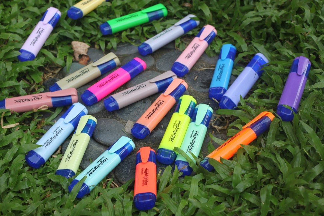 Assorted Pastel and Fluorescent Highlighters Set (Category: Stationery & School Supplies) located in Manila. Submitted by itscyye (Listing ID 1469765981, Image 2). Description: - Assorted pastel and bright fluorescent highlighters - Includes pink, blue, green, yellow, purple, and orange shades - Versatile chisel tips for broad highlighting and fine underlining - Ideal for students, journaling, and office note-taking - Neatly packed in a convenien