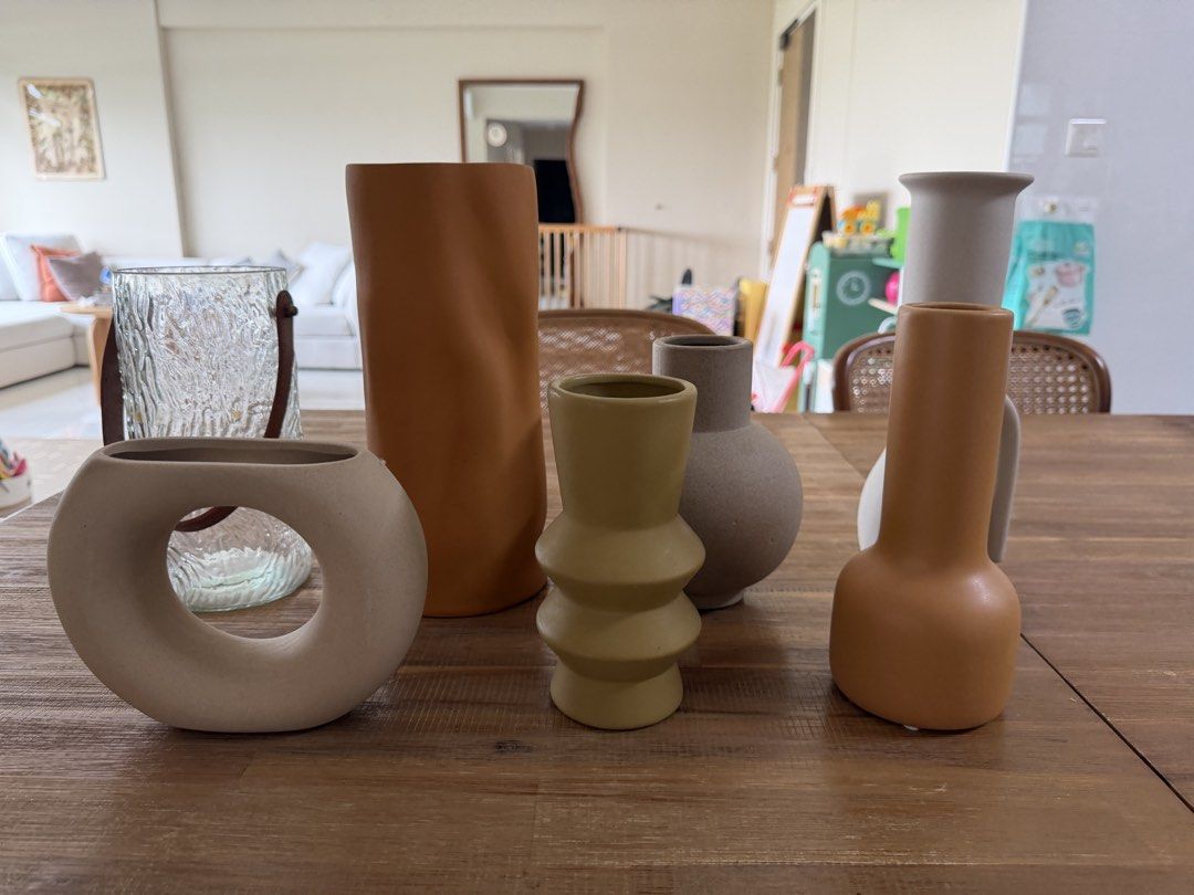 Assorted Vases (Category: Vases & Decorative Bowls) located in Singapore. Submitted by hanzyyy (Listing ID 1469799899, Image 1). Description: Assorted vases $5 each Meet up only at Anchorvale Lane.