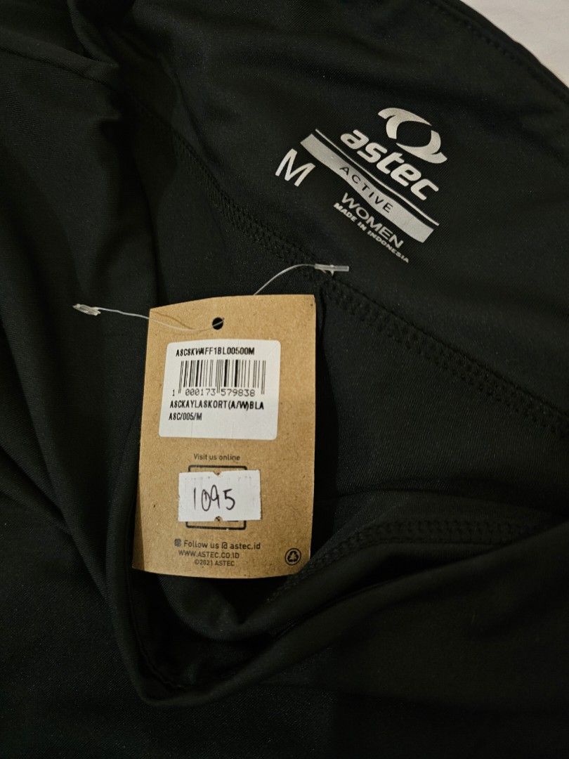 Astec Active Women Skirt (Category: Activewear) located in Quezon City. Submitted by bieannes (Listing ID 1469896622, Image 3). Description: - Brand: Astec - Item: Active skirt with built-in shorts - Color: Black - Size: Women's Medium (M) - Condition: Brand new with original tags Location: Novaliches, Quezon City delivery via lalamove/grab within metro mnl or nearby areas only.