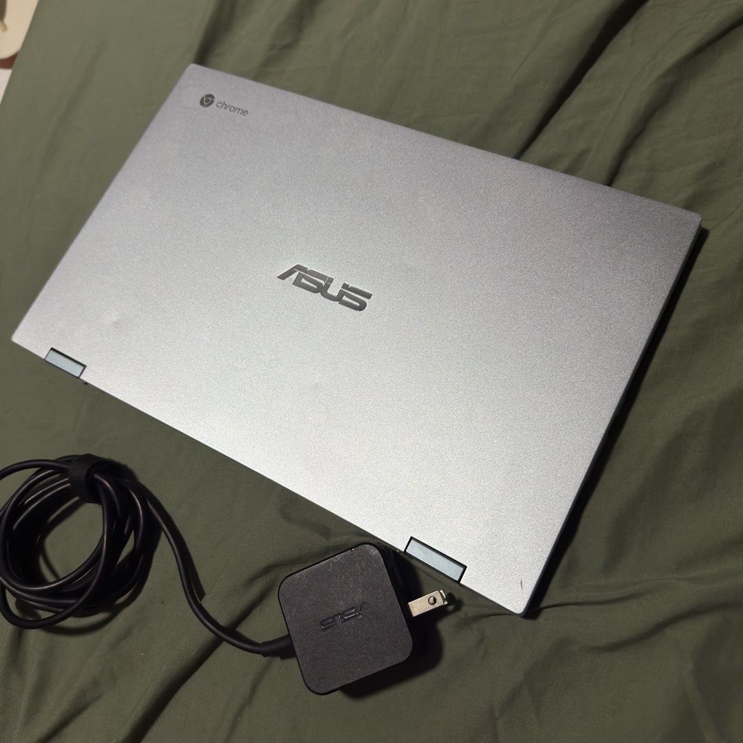ASUS Chromebook Flip C433T Intel Core m3 8GB RAM (Category: Laptops & Notebooks) located in Cebu City. Submitted by gilejehhk (Listing ID 1469938172, Image 1). Description: - Model: ASUS Chromebook Flip C433T (Silver) - Processor: Intel Core m3-8100Y - Memory: 8GB RAM - OS: ChromeOS - Condition: Normal wear on body; touchscreen works perfectly in tablet mode - Inclusions: Original ASUS charger.