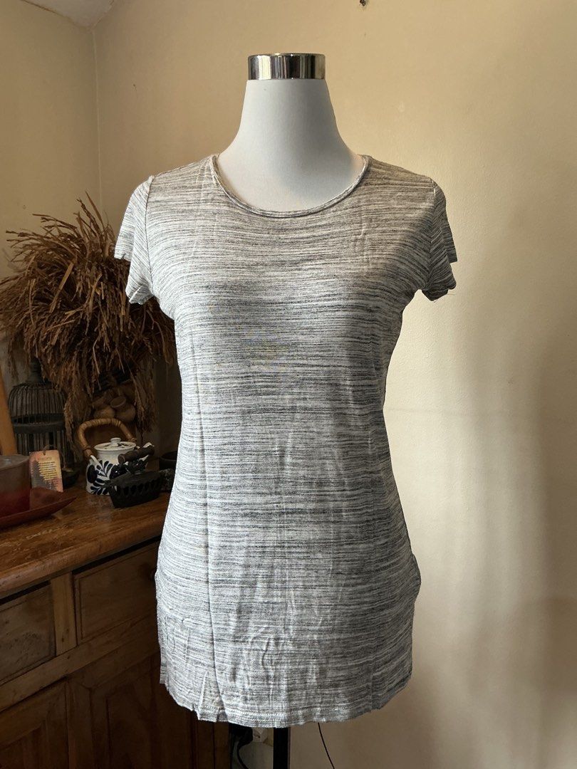 Atmosphere White-Grey Space-dyed Short-sleeve Top (Category: Blouses) located in Quezon City. Submitted by shopabilitymnl (Listing ID 1469829073, Image 1). Description: Size: Small No isue Mannequins’s Size: - Bust: 36-37 inches - Length: 23 inches.