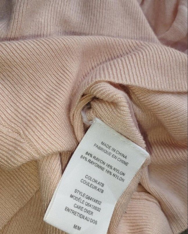 auth GUESS Y2K top (Category: Others Tops) located in Quezon City. Submitted by lys_picks (Listing ID 1469866564, Image 3). Description: can fit s-m authentic tags and deets in photo no issue fitted in tummy part.
