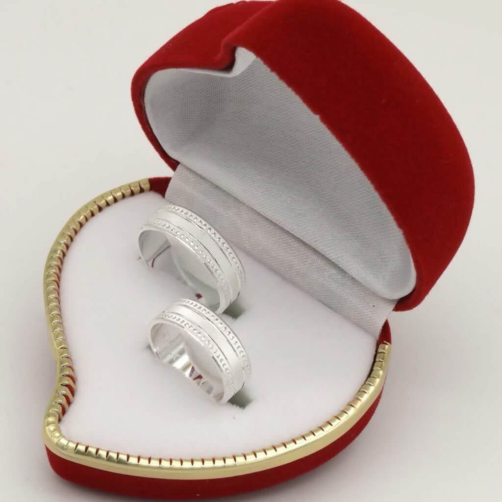 Authentic 92.5 Sterling Silver Couple Ring, Wedding Ring (Available in All Sizes) (Category: Rings) located in Manila. Submitted by pulzerasjewelry (Listing ID 1469828169, Image 3). Description: 100% Authentic 925 Silver Authentic Sterling Silver made in Italy ✔️Authentic 92.5 Sterling Silver ✔️Authentic Silver ✔️Zirconian Stone ✔️Made in Italy •Same day delivery for Metro Manila via Lalamove/Grab🛵 •LBC Shipment for Provinces area •Tiktok Checko