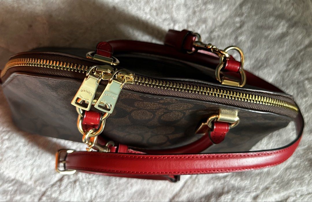 💯authentic Coach Katy Satchel Bag (Category: Cross-body Bags) located in Cavite. Submitted by chicfinds.slay (Listing ID 1469817235, Image 3). Description: ✨in pristine condition ✨w/tag carecard/receipt kept Bought in coach outlet store abroad ✨nastock lang sa closet ni mother its her bag She used it once thats it she wanted to declutter it coz its not her vibe ✨super pretty nito So chic ✨clean& sanitized no visible tarnish no hairlines on hardw