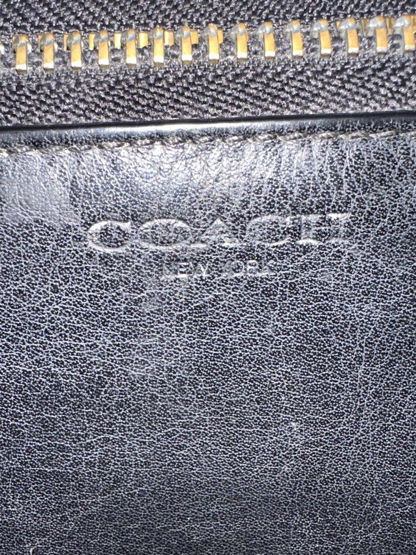 authentic coach legacy sling bag (Category: Cross-body Bags) located in Manila. Submitted by ichibangkawai (Listing ID 1469790900, Image 3). Description: authentic coach legacy sling bag no flaws /minor signs of used black leather no rubs / no chipping med size .