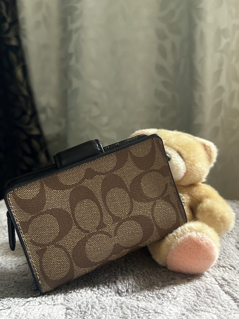 💯authentic coach medium corner zip wallet in signature canvas (Category: Wallets & Card holders) located in Cavite. Submitted by chicfinds.slay (Listing ID 1469823670, Image 2). Description: ✨clean and sanitized use twice only then nastock nlng sa closet ✨ no visible flaws all working zip and snap button ✨bought abroad at coach outlet store w/receipt kept ✨very compact yet stylish perfect for travel wallet with cardslots.