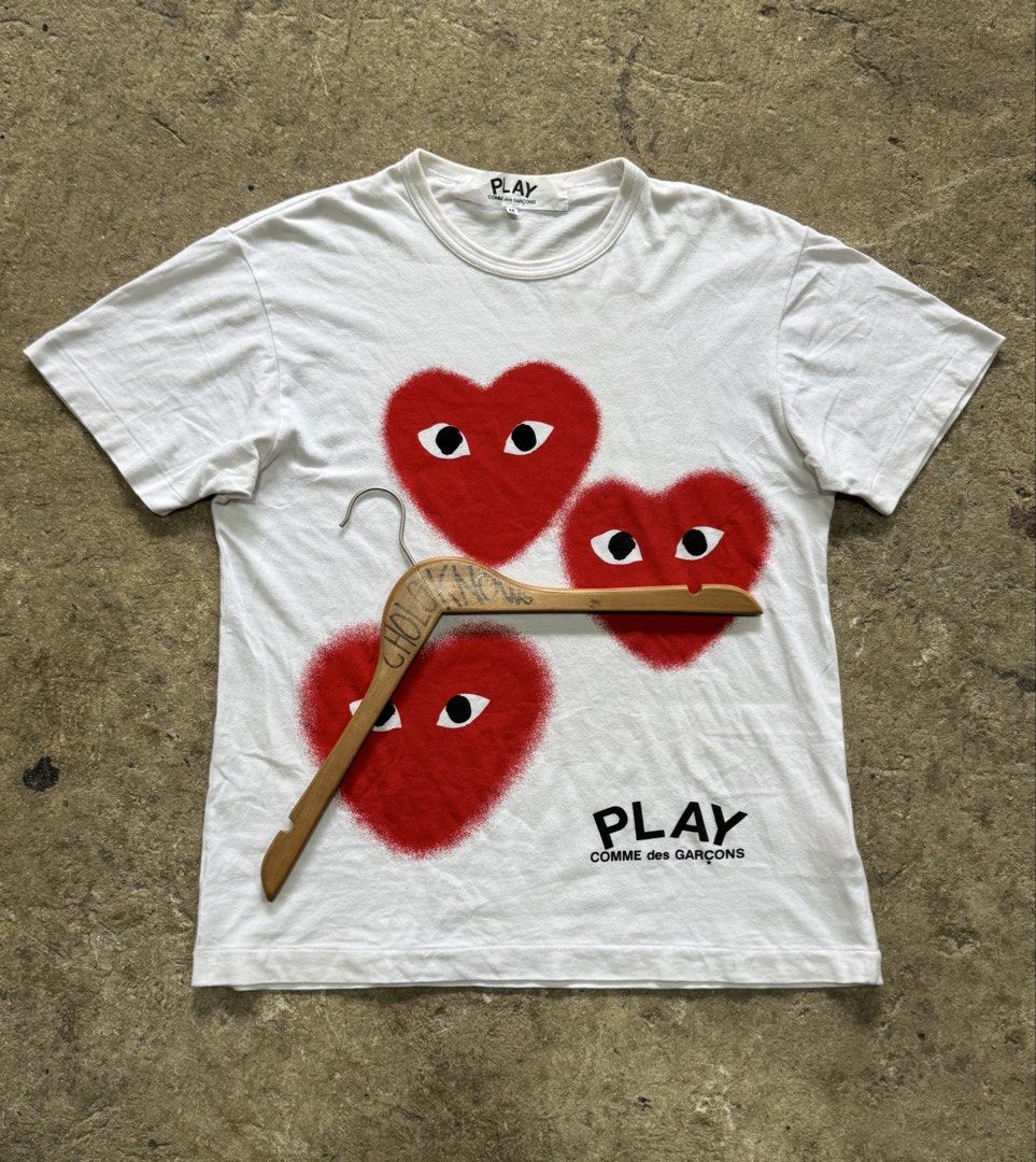 Authentic Comme Des Garcons PLAY White Spray Hearts Tshirt (Category: Tshirts & Polo Shirts ) located in Badian. Submitted by choloknows (Listing ID 1469827053, Image 1). Description: Excellent 9.5/10 Size M on tag 19 W x 25 L No issue Need wash 1200 + sf.