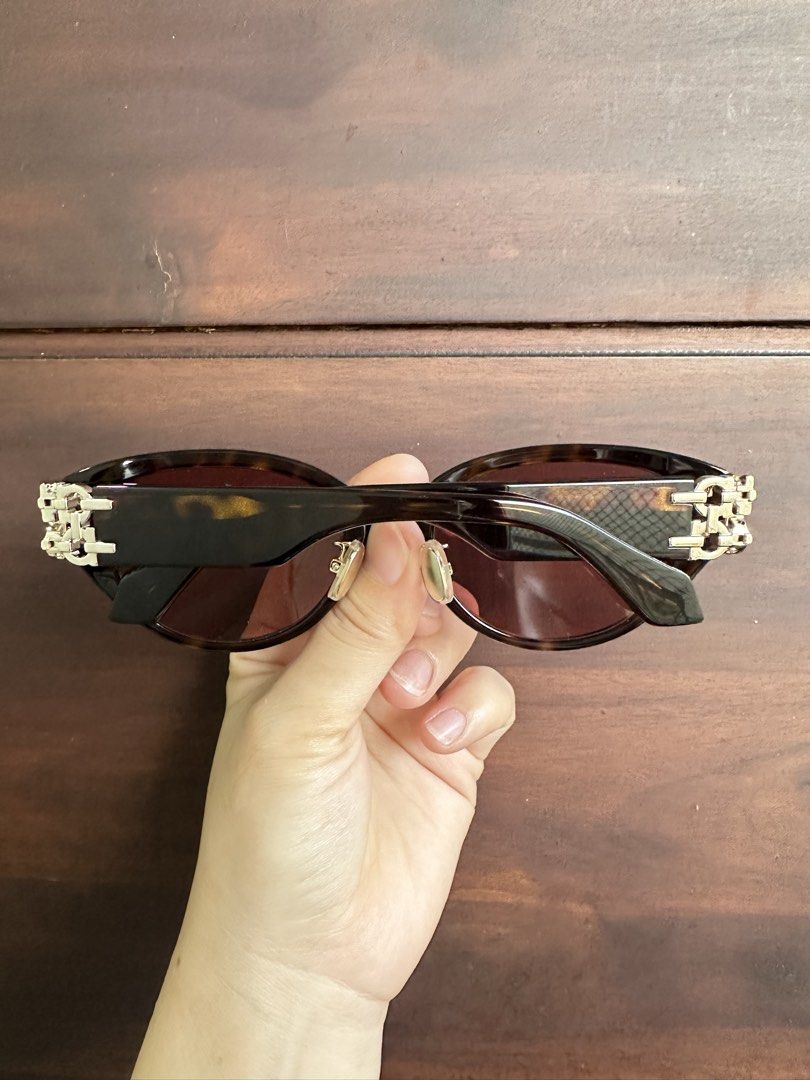 Authentic Ferragamo Sunglasses (Category: Sunglasses & Eyewear) located in Quezon City. Submitted by nej_20 (Listing ID 1469776326, Image 2). Description: Original Sunglasses 💯 Brandnew 💯 Fixed Price ‼️ It comes in a ziplock bag with a leaflet included. What you see is what you get. 📍 Quezon City.