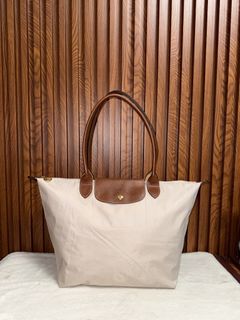 (Category: ) located in . Submitted by luxshoppe88 (Listing ID 1469863853, Image 1). Description: .