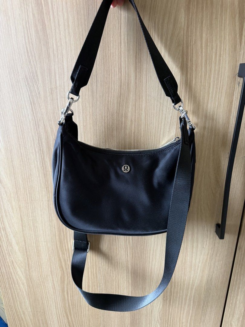 Authentic Lululemon City Essentials Bag Black (Category: Cross-body Bags) located in Quezon City. Submitted by the.happy.mommy (Listing ID 1469803249, Image 1). Description: - Brand: Lululemon - Model: City Essentials Bag - Color: Classic Black - Condition: Excellent / Like New - Material: Durable, high-quality nylon - Features: Secure zip closure, interior pockets for easy organization, adjustable strap - Authentic product with original tag and 