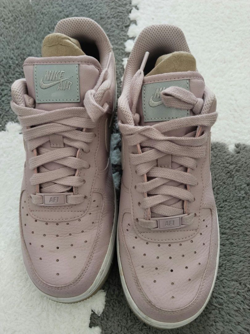 [Authentic] Nike WMNS Air Force 1 '07 ESS 'Plum Chalk' (Category: Sneakers) located in Valenzuela. Submitted by wiskyyyyy (Listing ID 1469873473, Image 2). Description: 📍 Model: WMNS Air Force 1 ‘07 ESS 📍 Style Code: AO2132-500 📍 Size: US Women 6.5 / EUR 37.5 / 23.5 CM 📍 Colorway: Plum Chalk / White (Soft Pastel Pink/Mauve) Product Details: - 100% Authentic Nike WMNS Air Force 1 - Premium leather upper in soft Plum Chalk pastel shade with gum