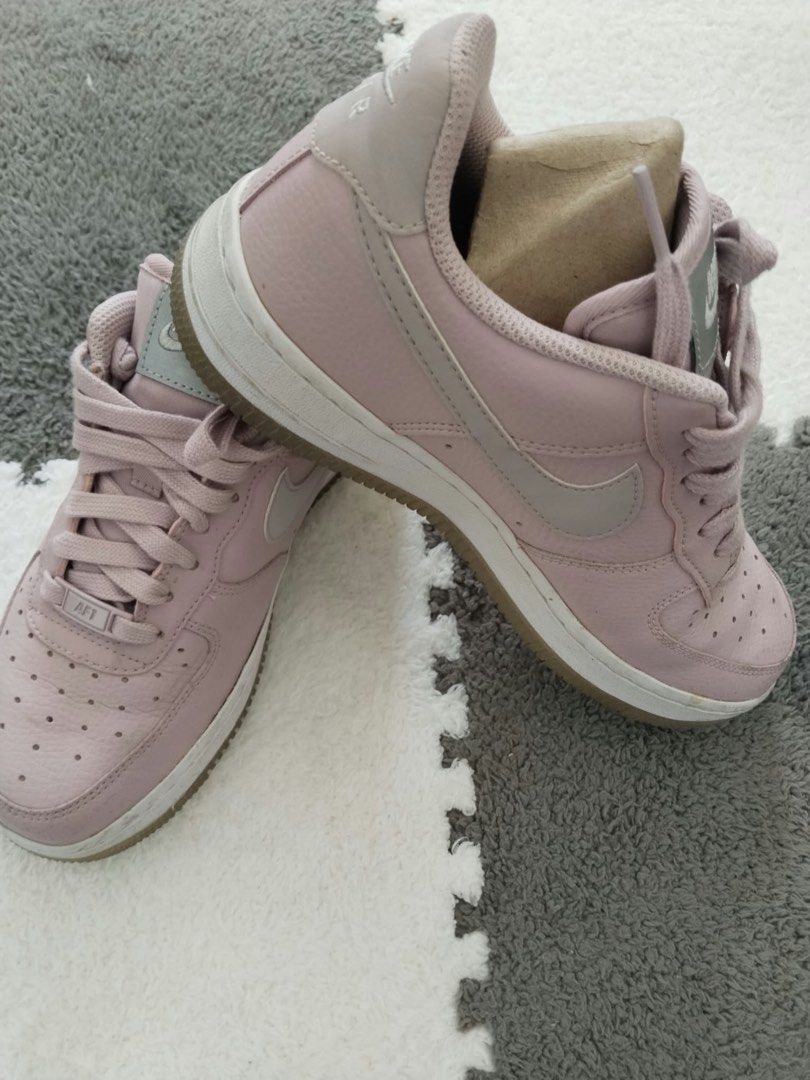 [Authentic] Nike WMNS Air Force 1 '07 ESS 'Plum Chalk' (Category: Sneakers) located in Valenzuela. Submitted by wiskyyyyy (Listing ID 1469873473, Image 1). Description: 📍 Model: WMNS Air Force 1 ‘07 ESS 📍 Style Code: AO2132-500 📍 Size: US Women 6.5 / EUR 37.5 / 23.5 CM 📍 Colorway: Plum Chalk / White (Soft Pastel Pink/Mauve) Product Details: - 100% Authentic Nike WMNS Air Force 1 - Premium leather upper in soft Plum Chalk pastel shade with gum