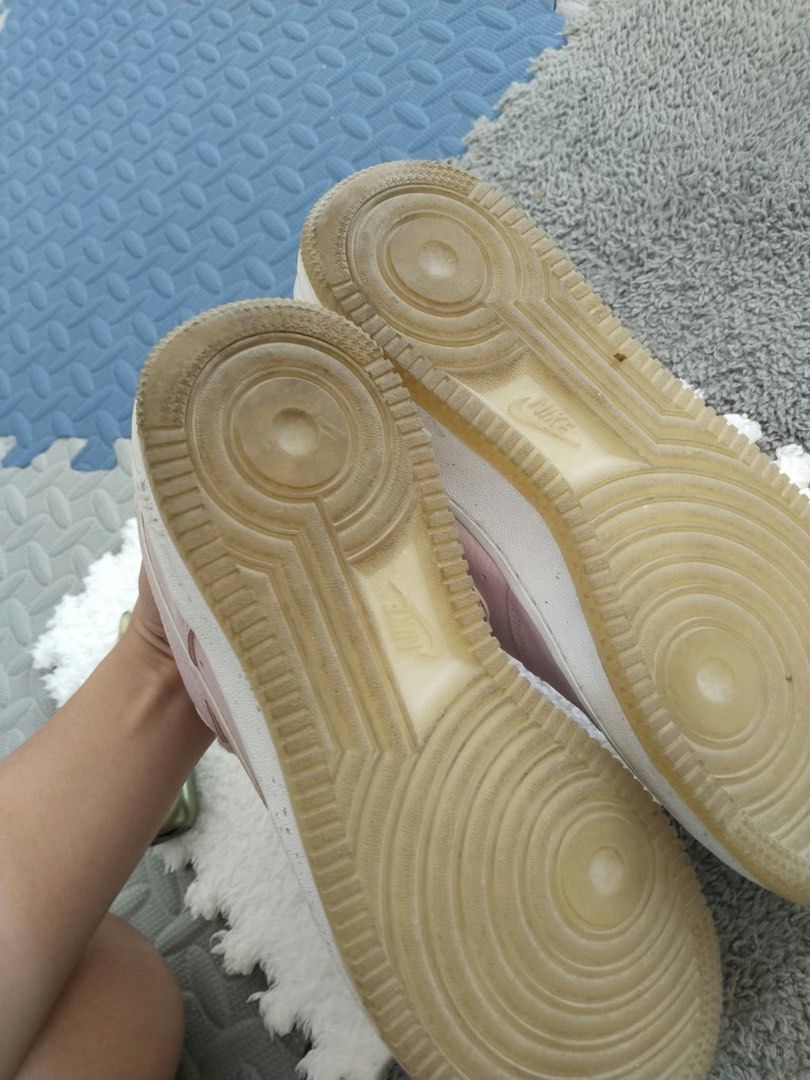 [Authentic] Nike WMNS Air Force 1 '07 ESS 'Plum Chalk' (Category: Sneakers) located in Valenzuela. Submitted by wiskyyyyy (Listing ID 1469873473, Image 3). Description: 📍 Model: WMNS Air Force 1 ‘07 ESS 📍 Style Code: AO2132-500 📍 Size: US Women 6.5 / EUR 37.5 / 23.5 CM 📍 Colorway: Plum Chalk / White (Soft Pastel Pink/Mauve) Product Details: - 100% Authentic Nike WMNS Air Force 1 - Premium leather upper in soft Plum Chalk pastel shade with gum