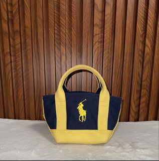 (Category: ) located in . Submitted by luxshoppe88 (Listing ID 1469862862, Image 1). Description: .