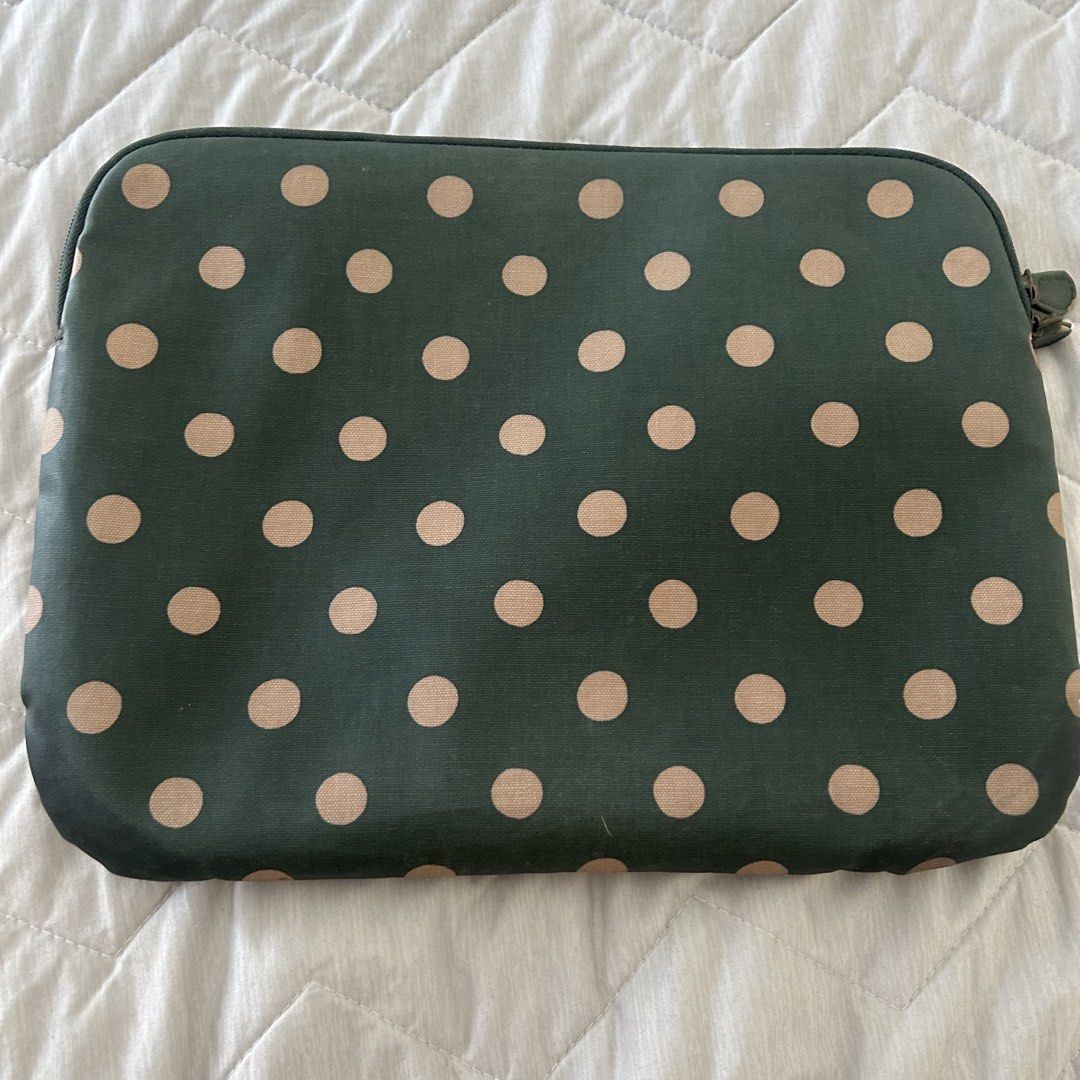 Authentic Preloved Cath Kidston Laptop Case (Category: Luxury Apparel) located in Quezon City. Submitted by tokyoluxestuff2013 (Listing ID 1469813628, Image 2). Description: Price fixed Original Preloved Cath Kidston Laptop Case See photos for size reference Shipping via LBC/ Grab/ Lalamove Add shipping fee .