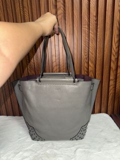 (Category: ) located in . Submitted by luxshoppe88 (Listing ID 1469866360, Image 1). Description: .