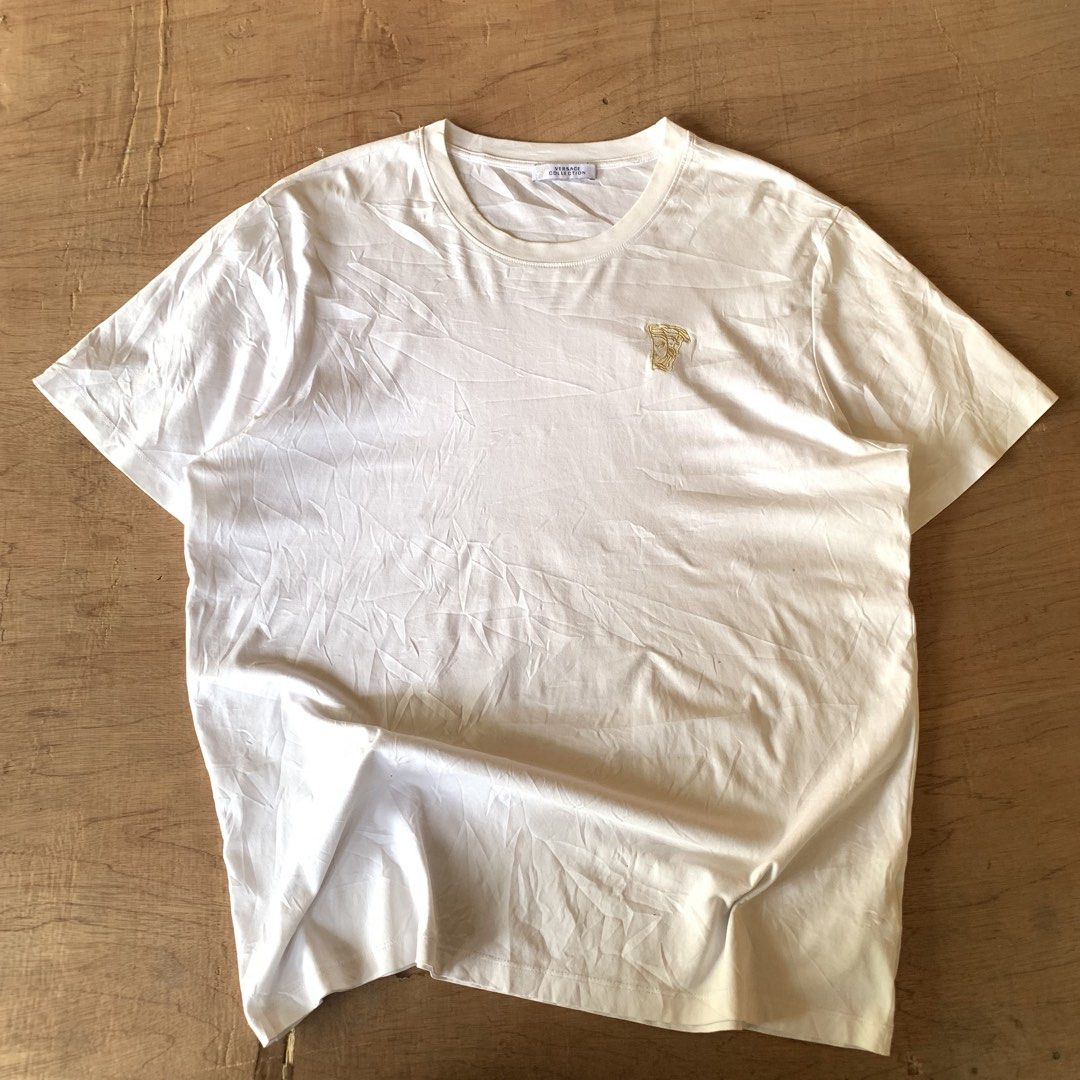 AUTHENTIC VERSACE SIDE LOGO TEE (Category: Tshirts & Polo Shirts ) located in Andop. Submitted by junjun_watanabe (Listing ID 1469918435, Image 1). Description: Authentic dimes: 22x29, L - XL color rate: 9.5/10 condition: Excellent no issues.
