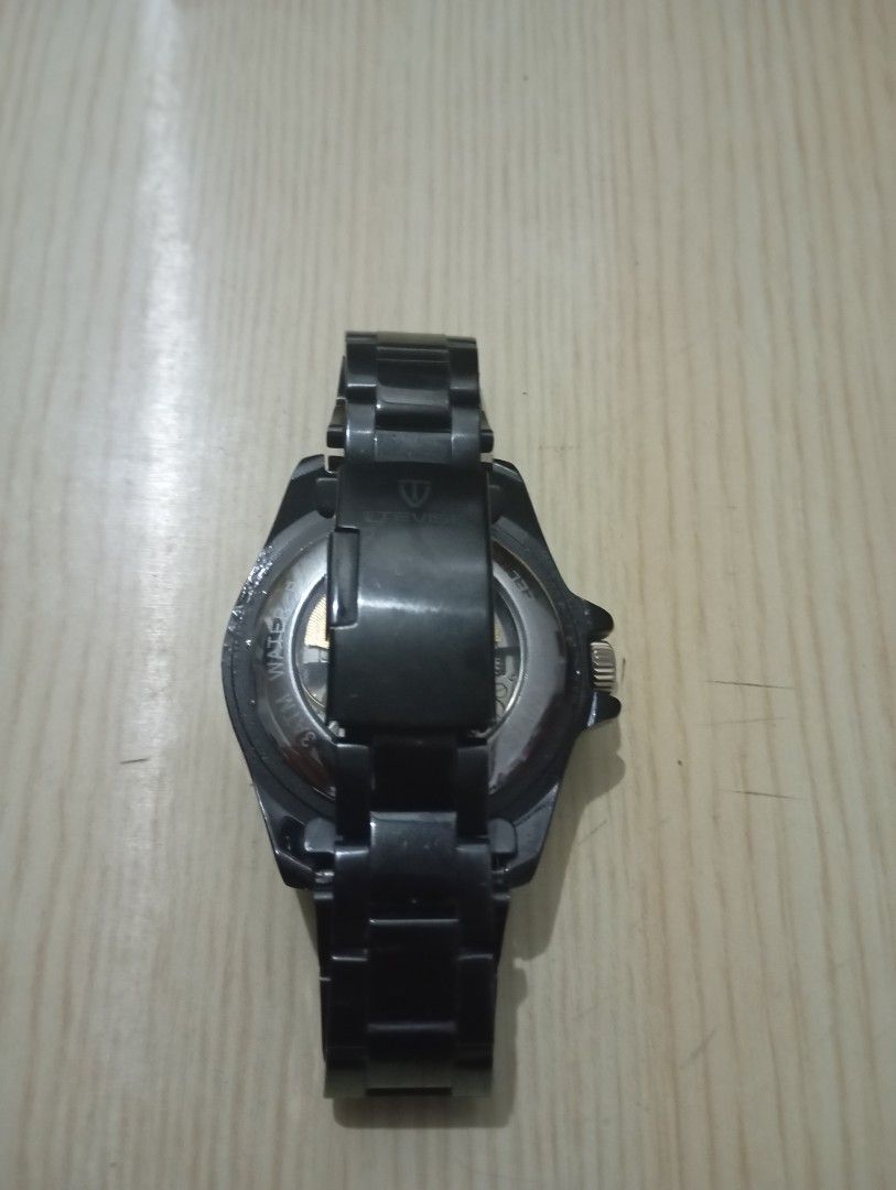 Automatic (Category: Men's Watches) located in Las Pinas. Submitted by quick_deals_great_finds2 (Listing ID 1469881698, Image 3). Description: 40mm Fits wrist size 7 inches Good working condition.