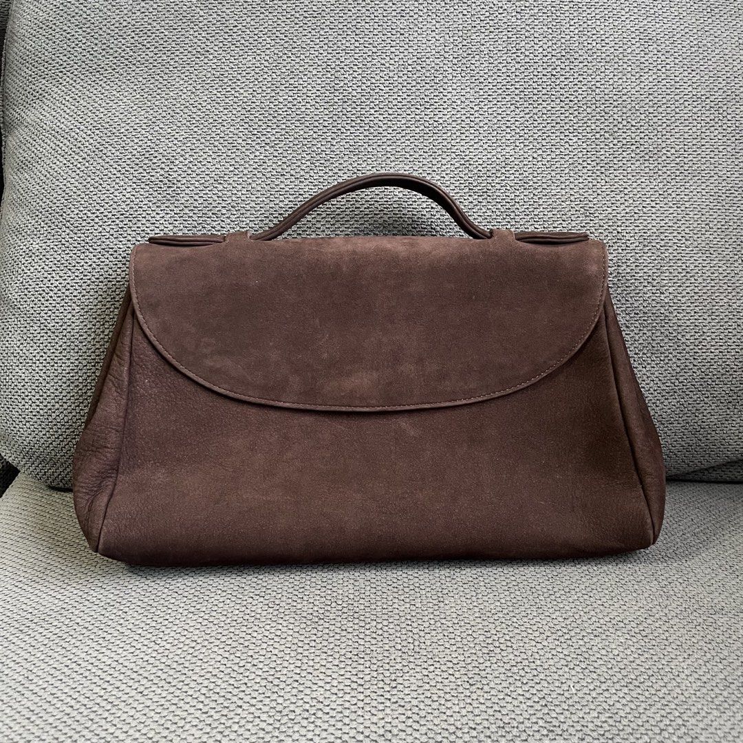 B Stuff Japan Leather Suede Brown Top Handle Hand Bag (Category: Purses & Pouches) located in Silang. Submitted by f4iry4rch1ve (Listing ID 1469858834, Image 1). Description: B Stuff Japan Leather Suede Brown Hand Bag 700 php+ sf Dimensions: view the pictures above -from Japan -beautiful striped interior -unique lock - actual photos Note: Colors may vary due to lighting Please message me for shipping and payment method....