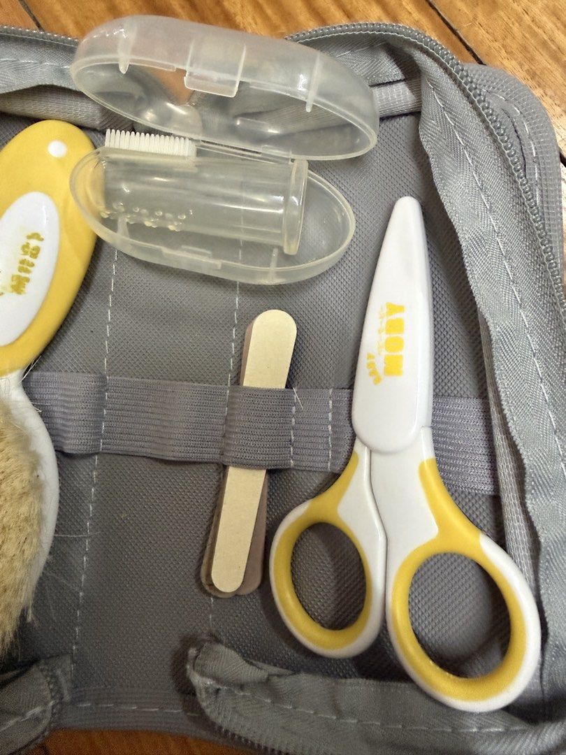 Baby Moby Grooming Kit with Portable Case (Category: Baby Toiletries & Grooming) located in Manila. Submitted by a.c.shop (Listing ID 1469782001, Image 3). Description: .