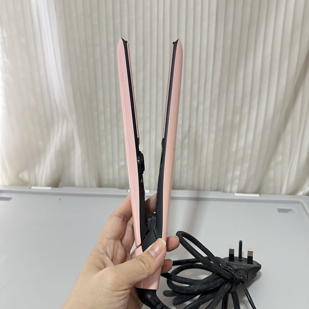 Babyliss Paris hair iron (Category: Hair) located in Manila. Submitted by secondsnuggle (Listing ID 1469827326, Image 3). Description: Safe for hair. Ceramic titanium Srp ₱5,000.