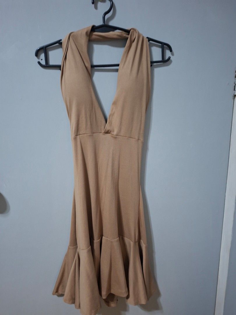 Backless Dress (Category: Dresses) located in Cainta. Submitted by xxo.prelovedclothess (Listing ID 1469822039, Image 2). Description: ●Only used once ● No longer needed it. ● Take note: The buyer will cover the lalamove fee..
