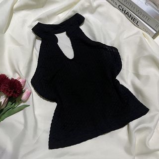 (Category: ) located in . Submitted by closetklo (Listing ID 1469776014, Image 1). Description: .