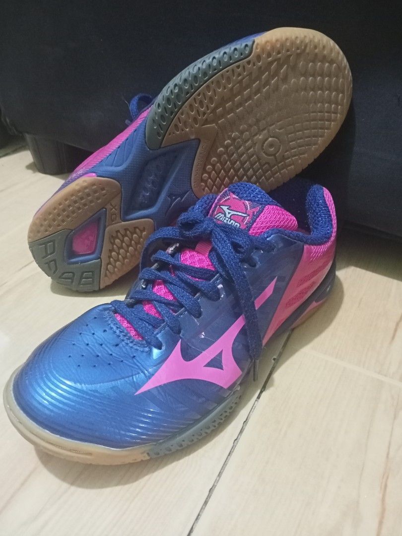 BADMINTON SHOES (Category: Other Sports Equipment and Supplies) located in Quezon City. Submitted by everythinghasaprice (Listing ID 1469938856, Image 3). Description: MIZUNO WAVE DRIVE EXCELLENT CONDITION SIZE 5US /36.5.