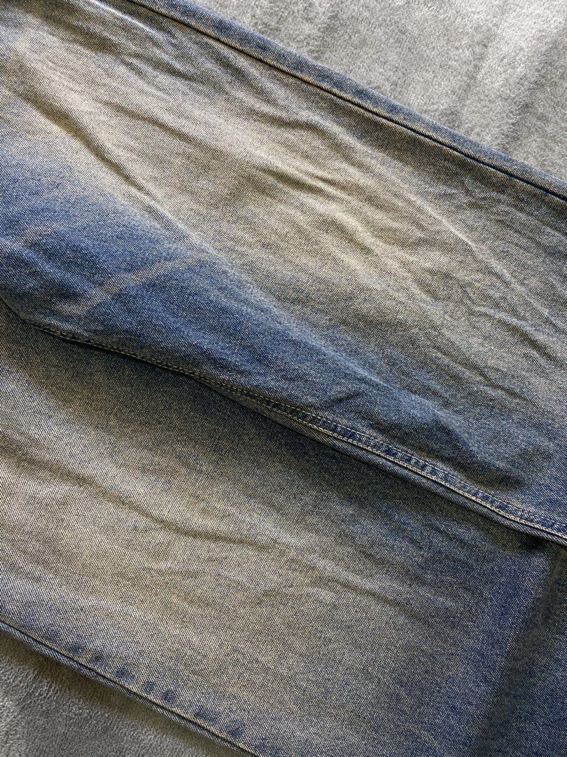 BAGGY LIGHT MUD WASHED (Category: Jeans) located in Bacolod City. Submitted by clerkhexx (Listing ID 1469922005, Image 3). Description: BAGGY LIGHT MUD WASHED Brand: BLIM JEAN Measurements: Waist: 28 Lenght: 42 Thigh: 13 Leg Hole: 9 Mine: 400 Condition of this item 10 - color rate 10- issue minimal heeldrag Check every photos for conditions of the item.