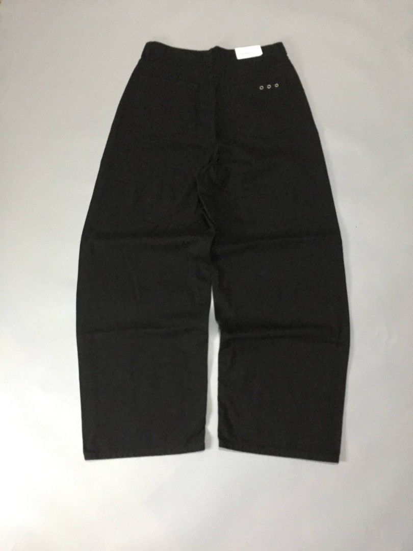 Baggy Pants (Category: Jeans) located in Balayan. Submitted by _wethrift (Listing ID 1469876106, Image 2). Description: Baggy Pants 🎱 - size 31 - 31 - length 43.5 - leg hole 10.5 - excellent condition - color rate 9/10 - no flaws MINE - 📩 +shipping fee 📍 BALAYAN, BATANGAS.