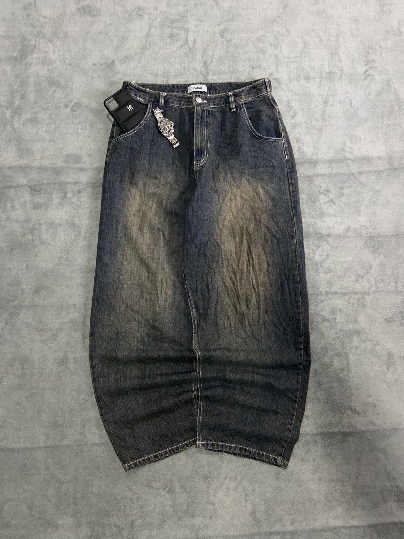 BAGGY SEMI BALLOON MUD WASHED PANTS (Category: Jeans) located in Bacolod City. Submitted by clerkhexx (Listing ID 1469923397, Image 1). Description: BAGGY SEMI BALLOON MUD WASH PANTS Brand: PULSE Measurements: Waist: 34 Lenght: 43 Thigh: 15.5 Leg Hole: 9.5 Mine: 400 Condition of this item 10 - color rate 10- no issue Check every photos for conditions of the item.