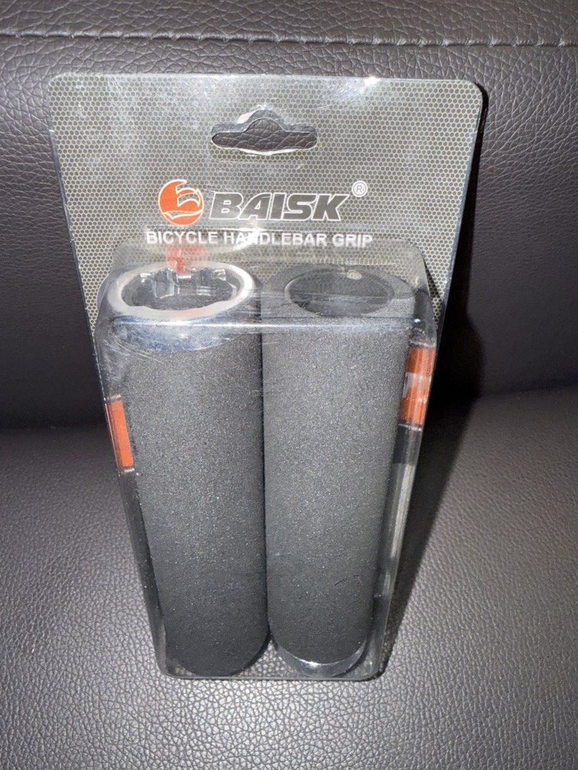 Baisk Bicycle Handlebar Grip BSK-2482 Black (Category: Bicycles) located in Quezon City. Submitted by edenkhan (Listing ID 1469916639, Image 3). Description: - Brand: Baisk - Model: BSK-2482 - Color: Black - Condition: Brand new, still sealed in original packaging - Compatibility: Standard replacement for mountain bikes, city bikes, and hybrids - Bonus: Installation steps printed on the back of the packaging.
