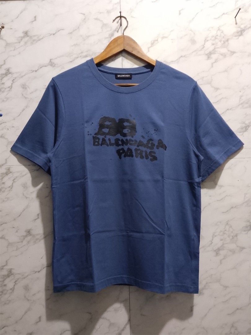 Balenciaga BB Logo T-Shirt (Category: Tshirts & Polo Shirts ) located in Paranaque City. Submitted by lanceee.999 (Listing ID 1469849438, Image 1). Description: Size: L Complete Tags Off/Authentic Color Rate: 8/10 No Issue Good Condition.