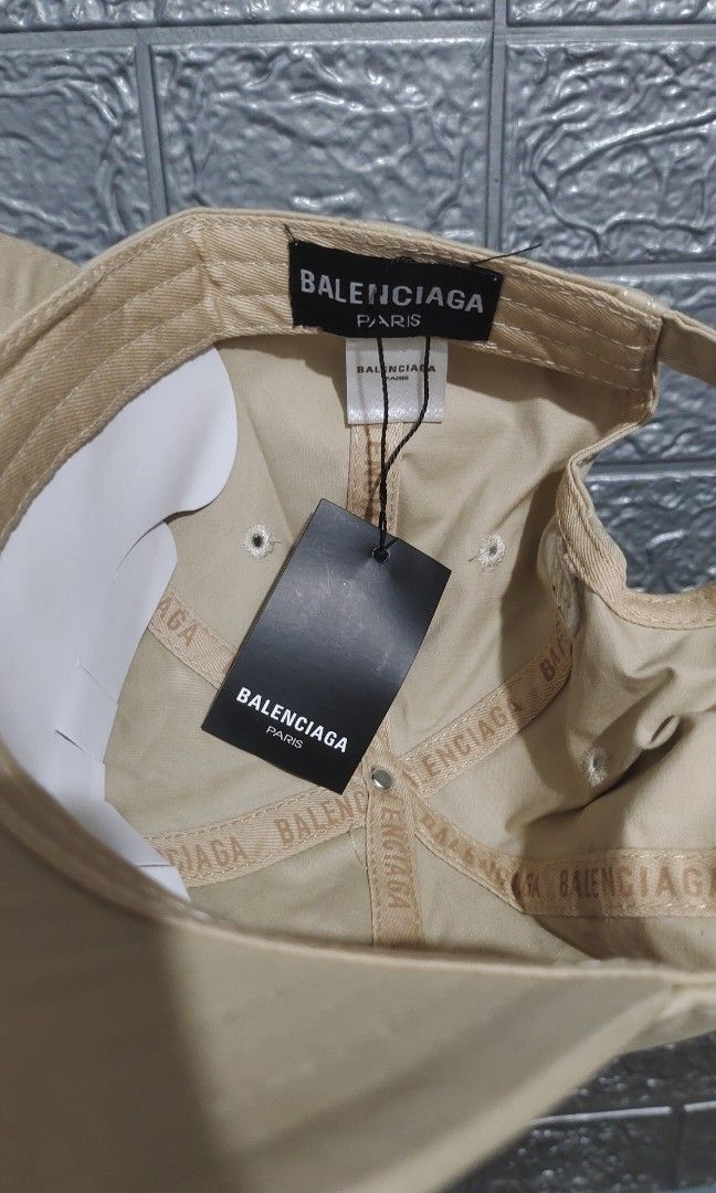 Balenciaga Cap (Category: Caps & Hats) located in Mandaluyong City. Submitted by im7788 (Listing ID 1469860099, Image 3). Description: Balenciaga Cap Brandnew Mandaluyong Area.