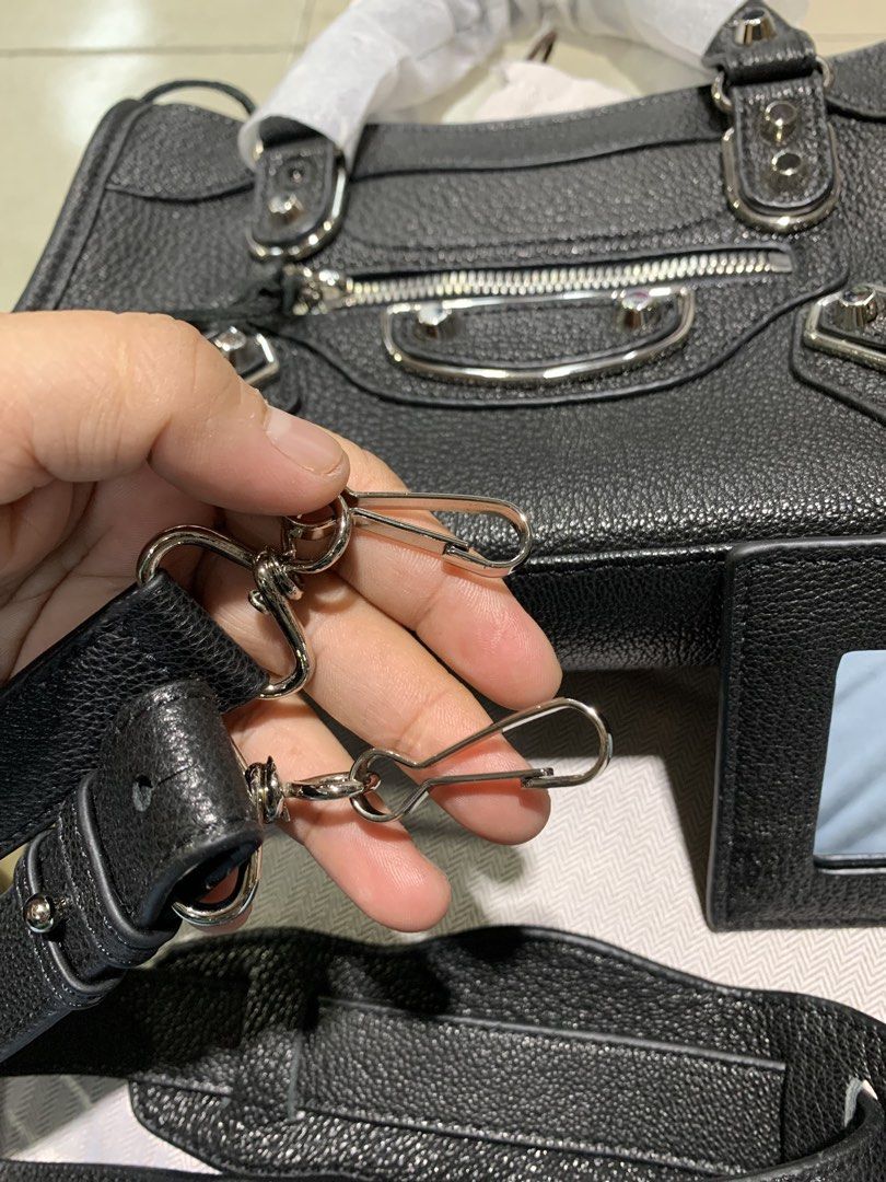 Balenciaga city bag (Category: Sling Bags) located in Manila. Submitted by pangharabas (Listing ID 1469896363, Image 1). Description: .