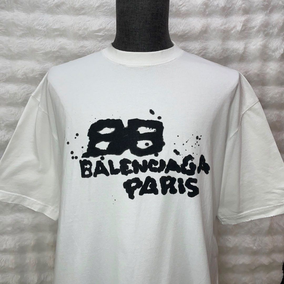 Balenciaga Dirty BB Paris icon White Tee with Monogram Graffiti Print ...