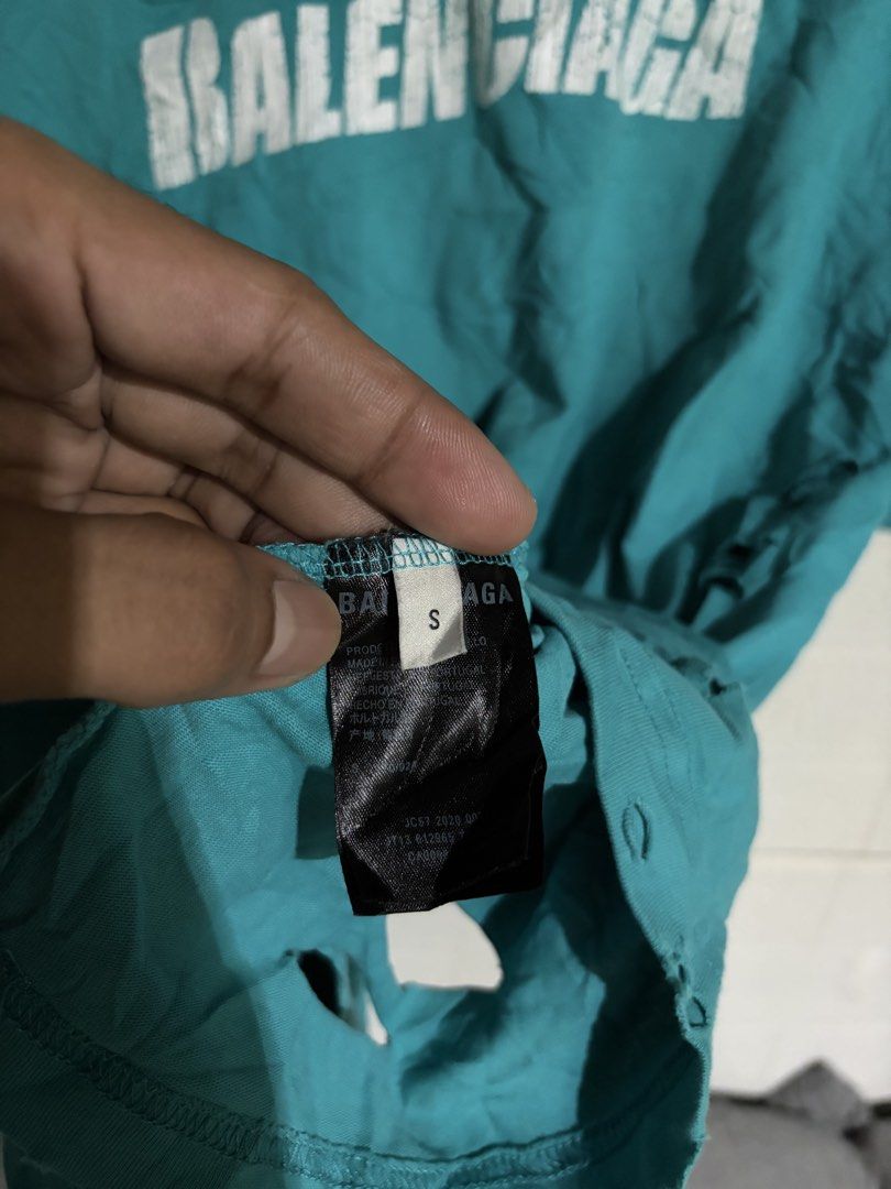 balenciaga distressed design (Category: Formal Shirts) located in Santa Rosa. Submitted by jeremydeas56388 (Listing ID 1469908021, Image 3). Description: size small on tag fit to medium to large no issue .