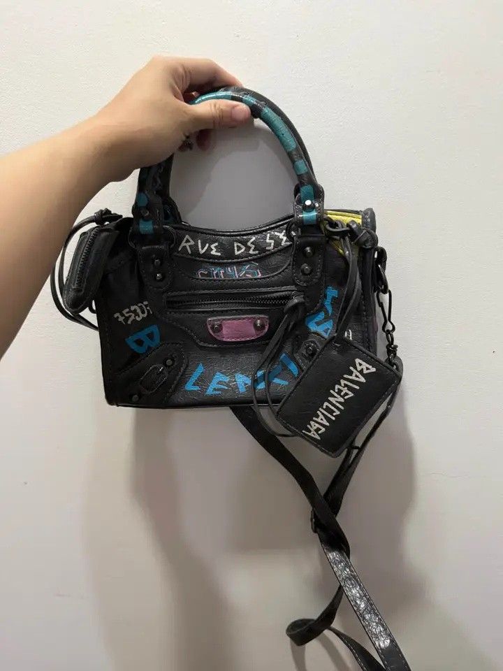 Balenciaga Graffitti City Bag (Category: Luxury Bags & Wallets) located in Manila. Submitted by nostalgia_ (Listing ID 1469185901, Image 1). Description: .