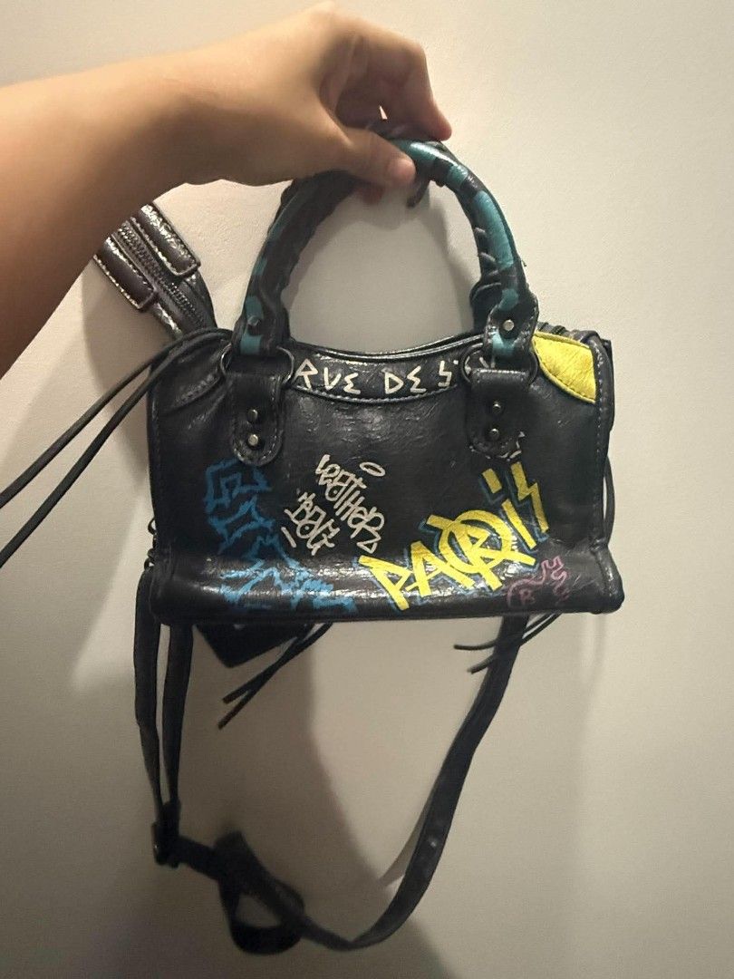 Balenciaga Graffitti City Bag (Category: Luxury Bags & Wallets) located in Manila. Submitted by nostalgia_ (Listing ID 1469185901, Image 2). Description: .