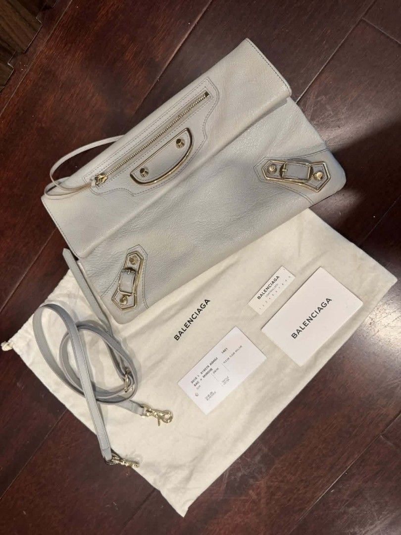 Balenciaga mettalic Edge envelope clutch (Category: Luxury Bags & Wallets) located in Iloilo. Submitted by jananapad (Listing ID 1469830642, Image 1). Description: Like new conditions GUARANTEED ORIGINAL.