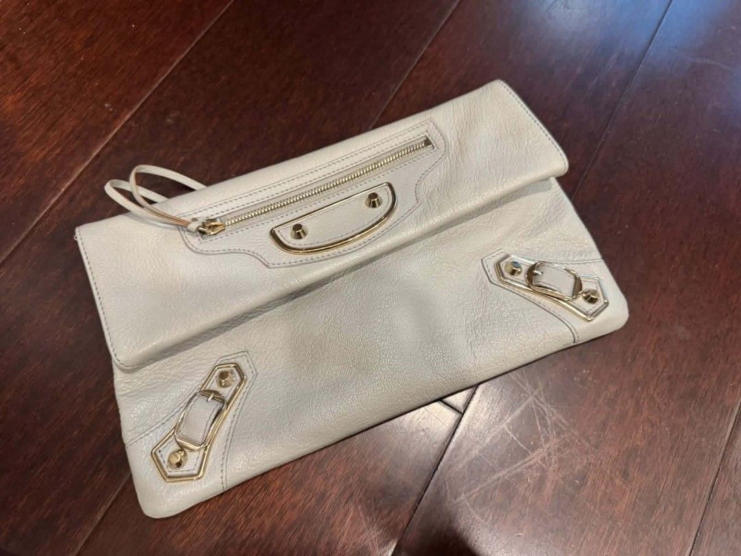 Balenciaga mettalic Edge envelope clutch (Category: Luxury Bags & Wallets) located in Iloilo. Submitted by jananapad (Listing ID 1469830642, Image 2). Description: Like new conditions GUARANTEED ORIGINAL.